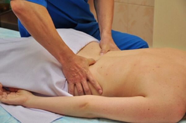 Bizkarreko masajea, osteokondrosiaren motor-funtzioak berreskuratuz
